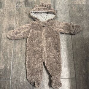 NWOT - Carter’s Zip-up Winter Suit - size 3 month
